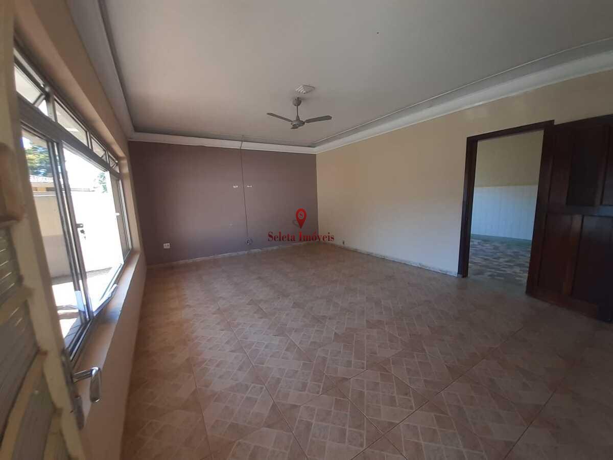 Casa à venda com 4 quartos, 372m² - Foto 4