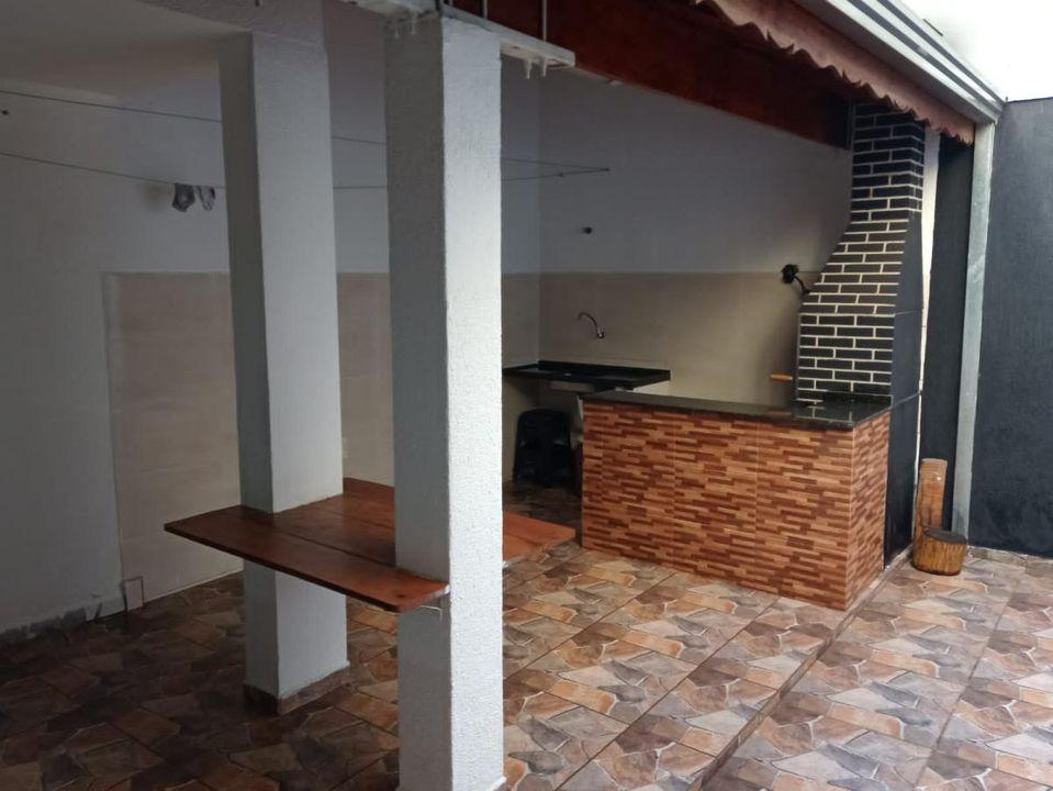 Casa à venda com 3 quartos, 157m² - Foto 1