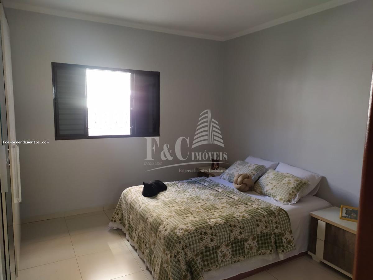 Casa à venda com 3 quartos, 168m² - Foto 2