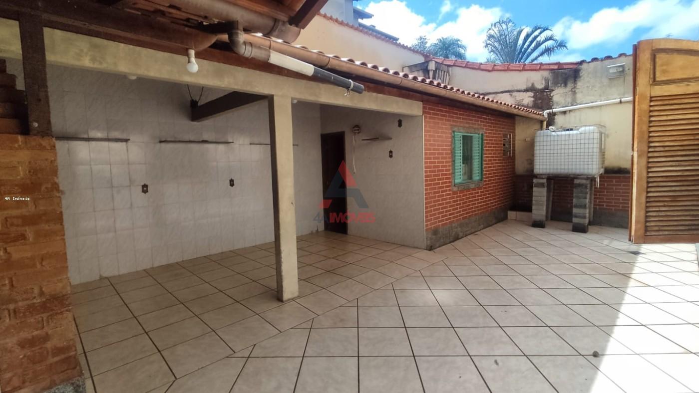 Casa à venda com 5 quartos, 300m² - Foto 3
