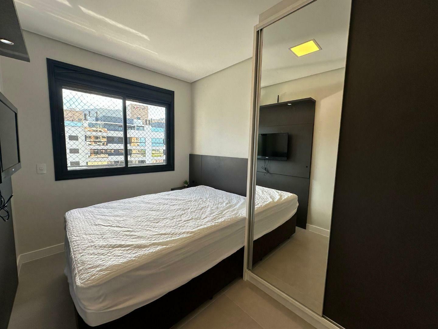 Apartamento à venda com 2 quartos, 64m² - Foto 19