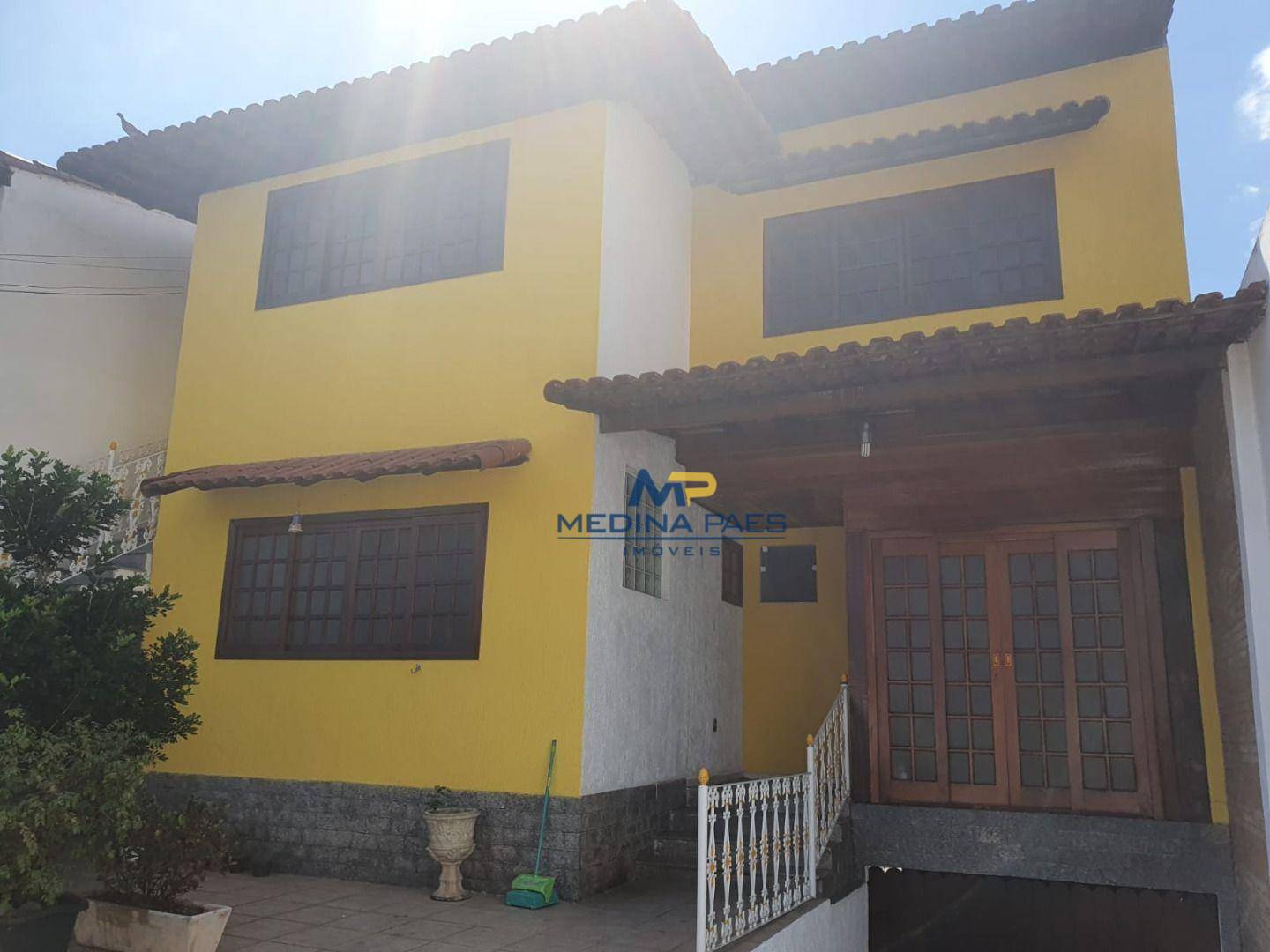 Casa à venda com 4 quartos, 360m² - Foto 2