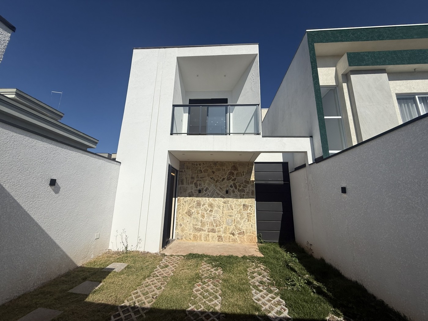 Casa à venda com 3 quartos, 123m² - Foto 1