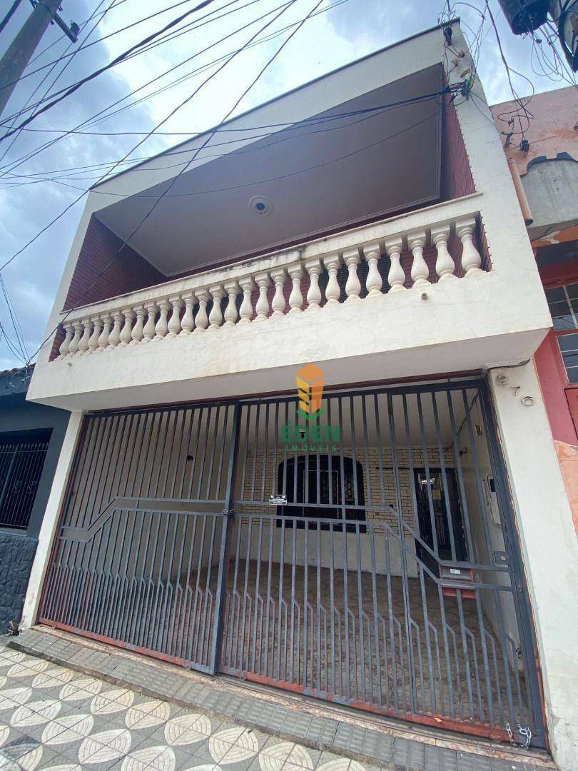 Casa para alugar com 4 quartos, 270m² - Foto 1