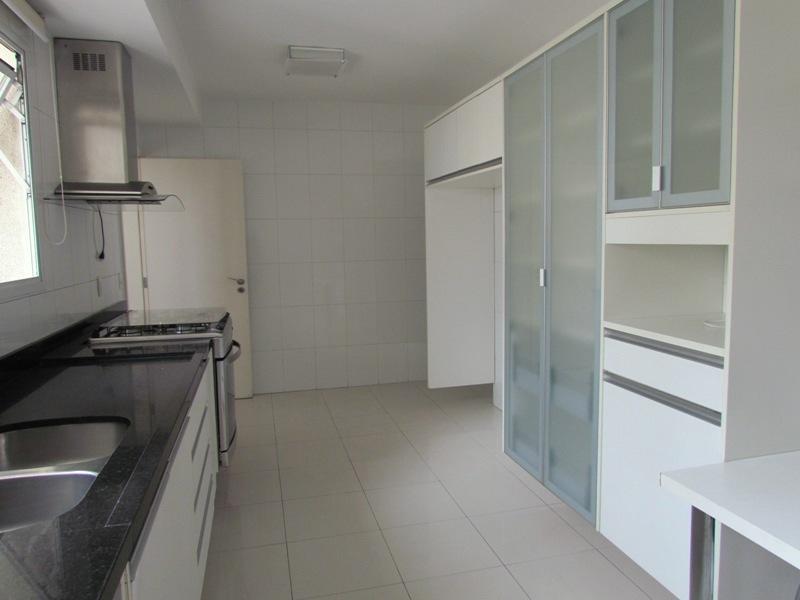 Apartamento para alugar com 4 quartos, 226m² - Foto 8