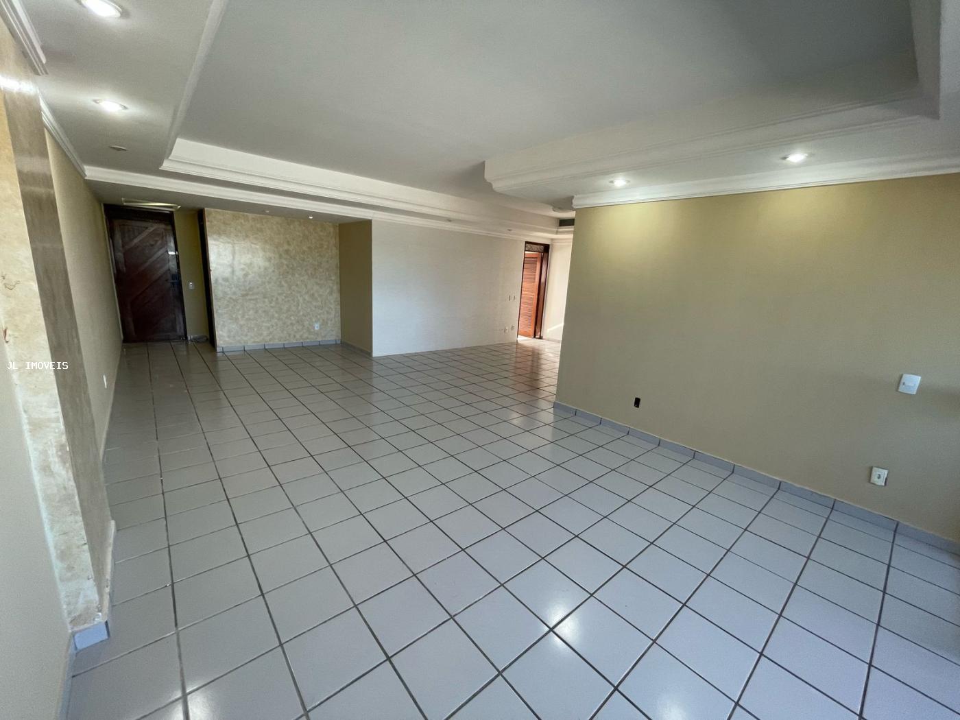 Apartamento para alugar com 3 quartos, 150m² - Foto 2