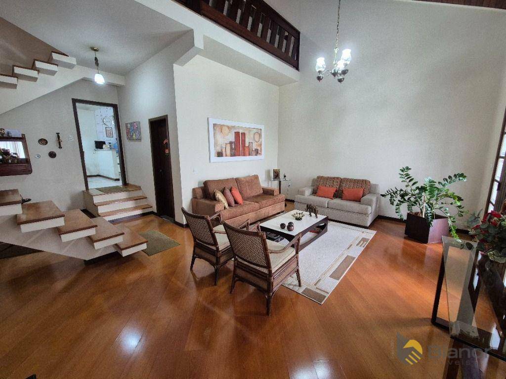 Casa, 3 quartos, 290 m² - Foto 4