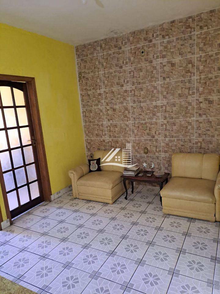 Casa à venda com 2 quartos, 190m² - Foto 2