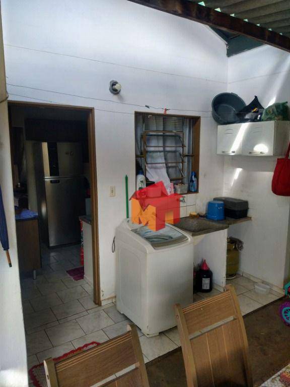 Casa à venda com 2 quartos, 43m² - Foto 1