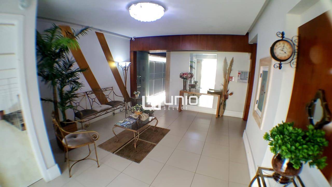 Apartamento à venda com 3 quartos, 130m² - Foto 2