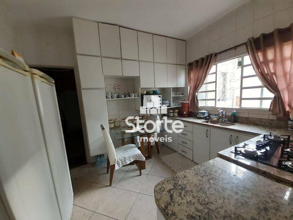 Casa à venda com 3 quartos, 190m² - Foto 6