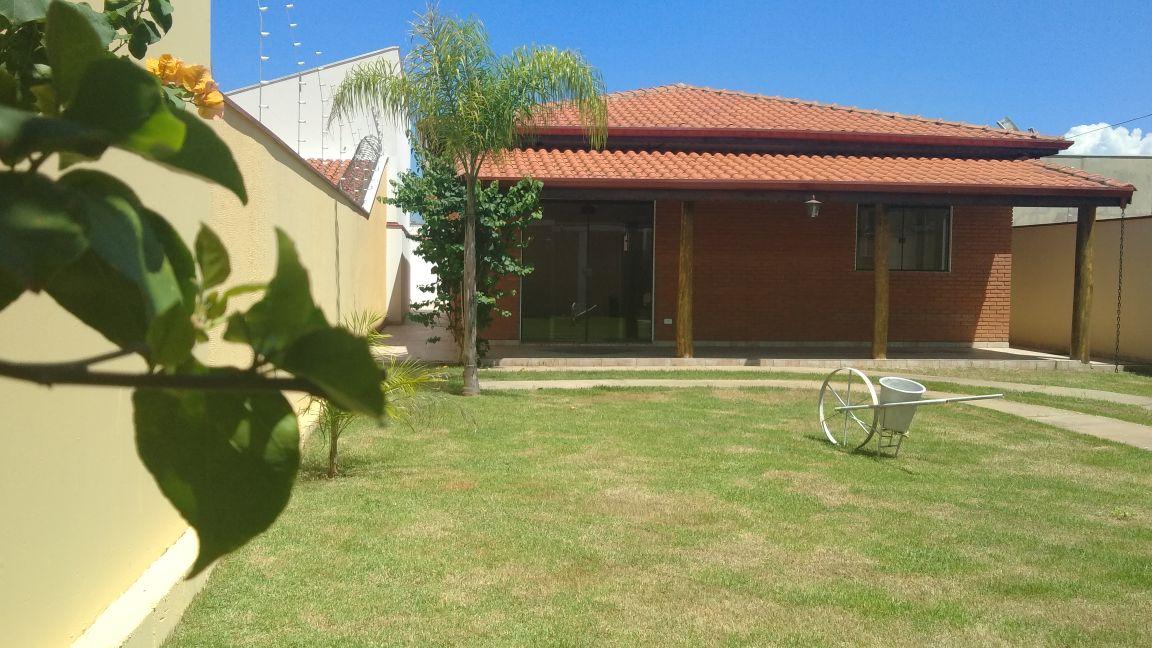 Casa à venda com 3 quartos, 200m² - Foto 2