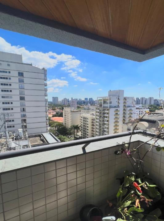 Apartamento à venda com 3 quartos, 140m² - Foto 4