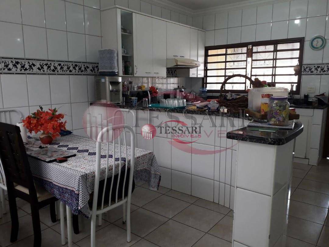 Casa à venda com 3 quartos, 350m² - Foto 2