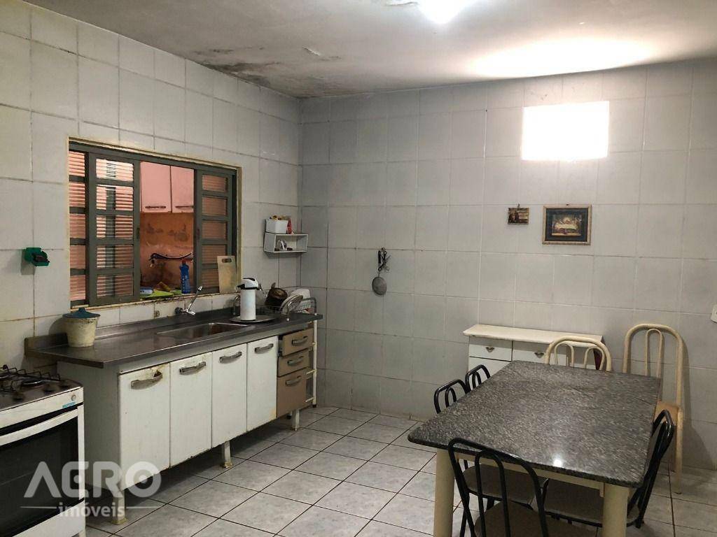 Casa à venda com 3 quartos, 183m² - Foto 7