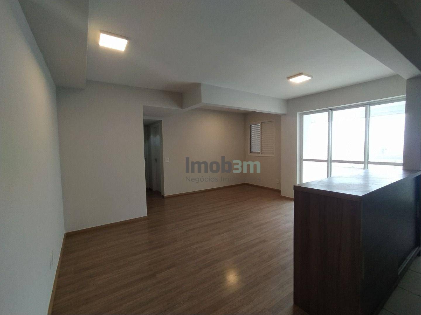 Apartamento à venda com 2 quartos, 77m² - Foto 1