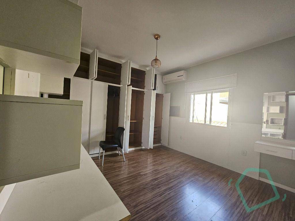Casa de Condomínio à venda e aluguel com 3 quartos, 400m² - Foto 25