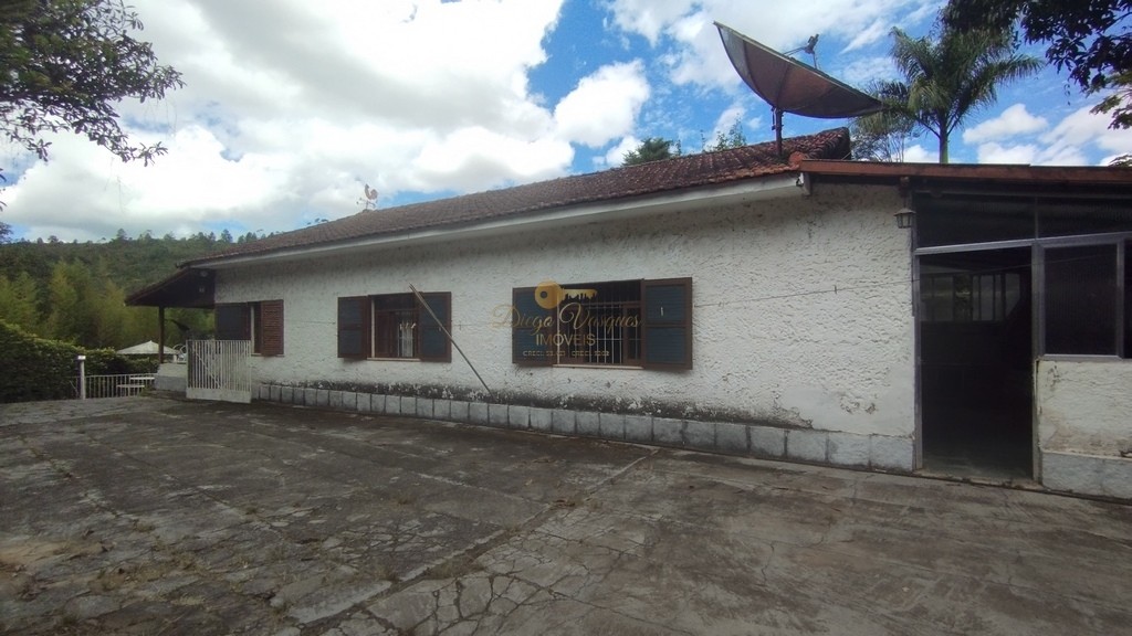 Casa à venda com 3 quartos, 2524m² - Foto 1