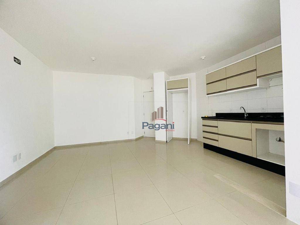 Apartamento para alugar com 3 quartos, 77m² - Foto 5