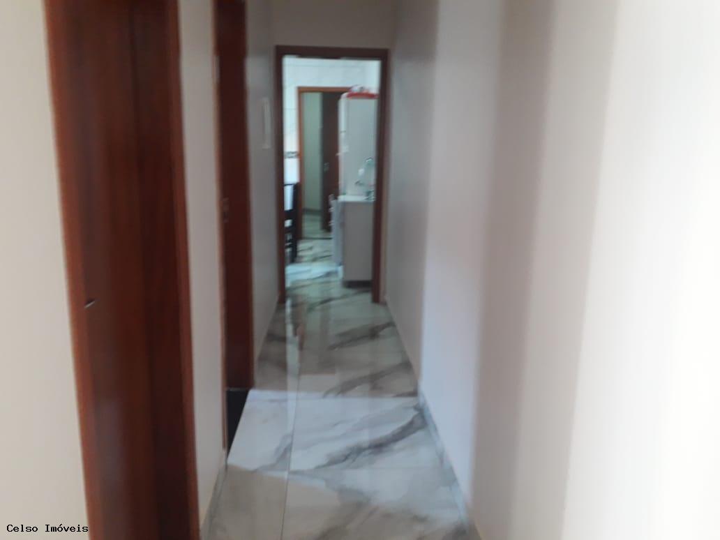 Casa à venda com 2 quartos, 100m² - Foto 1