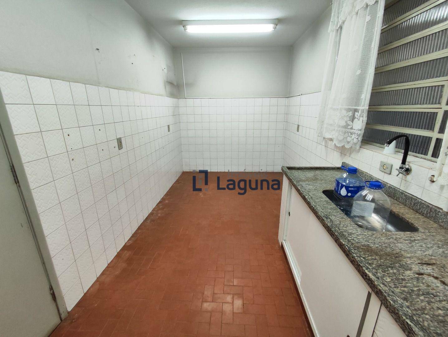 Casa para alugar com 3 quartos, 285m² - Foto 64