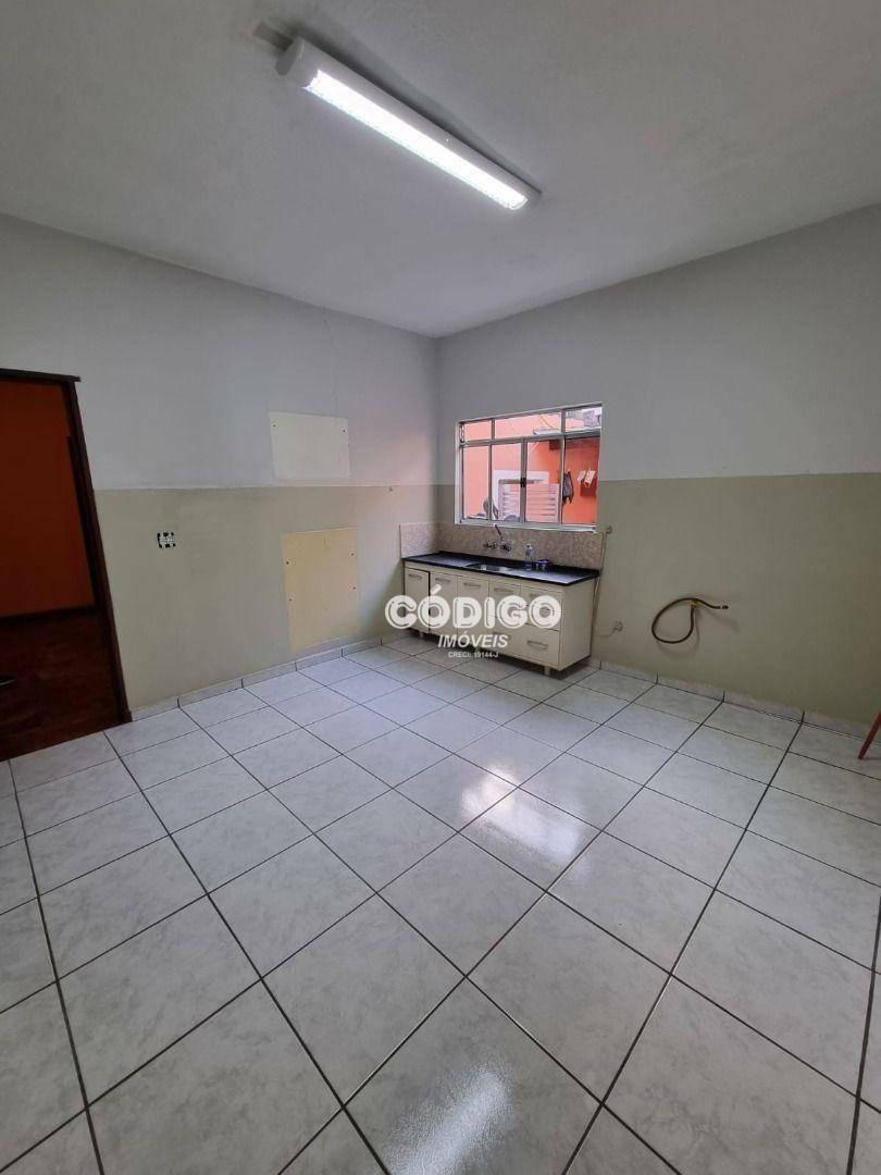 Casa para alugar com 2 quartos, 230m² - Foto 5