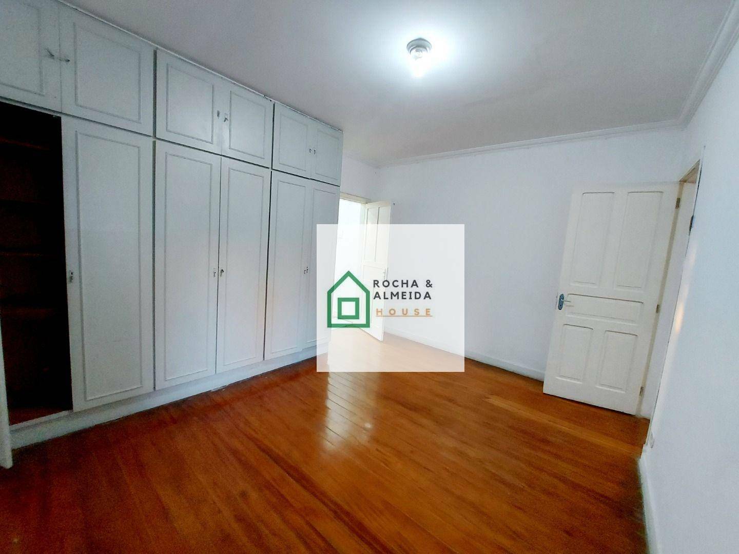 Casa para alugar com 4 quartos, 160m² - Foto 35