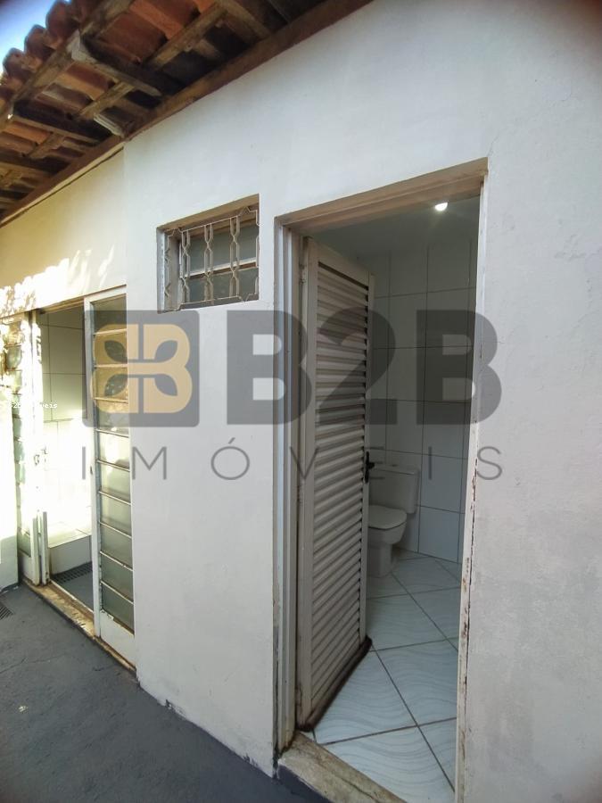 Casa à venda com 2 quartos, 100m² - Foto 1