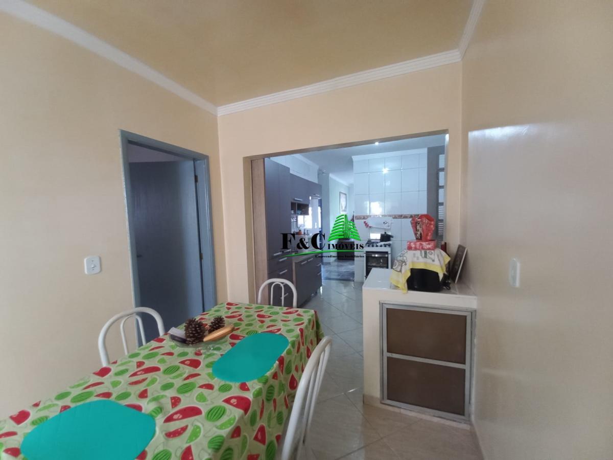 Casa à venda com 3 quartos, 250m² - Foto 2