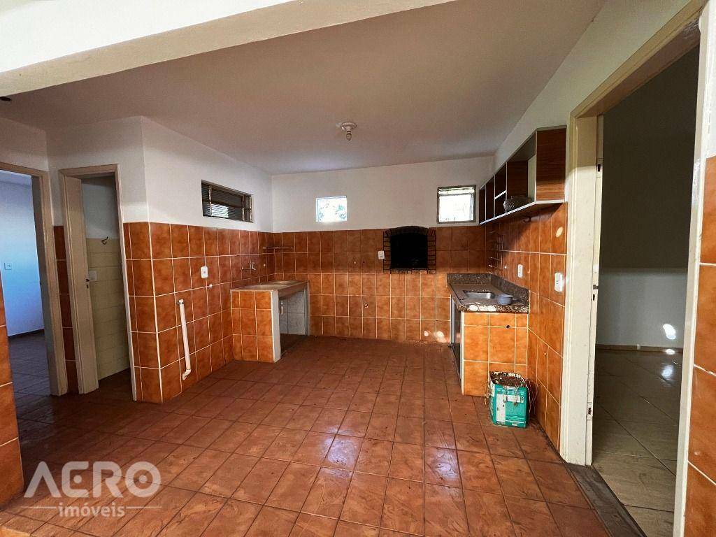 Casa à venda com 3 quartos, 206m² - Foto 14