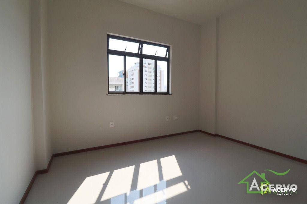 Apartamento à venda com 3 quartos, 137m² - Foto 6