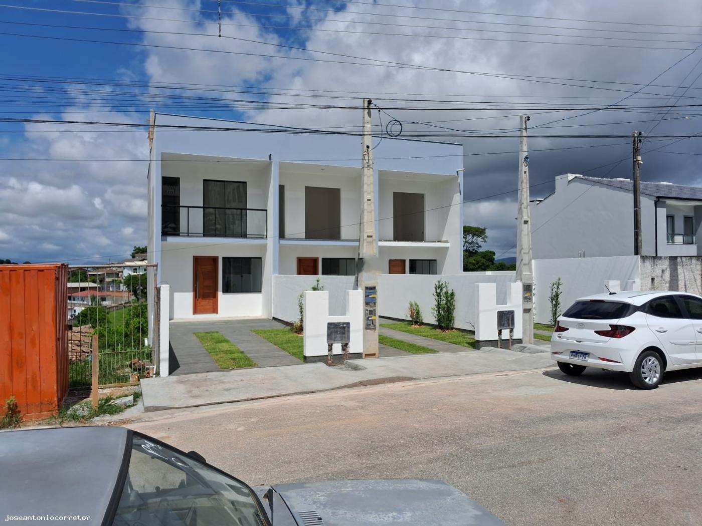 Casa à venda com 2 quartos, 125m² - Foto 1
