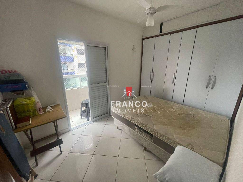 Apartamento à venda com 2 quartos, 70m² - Foto 12