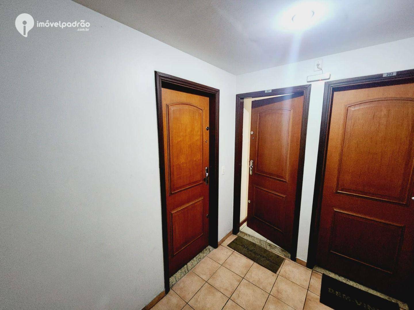 Apartamento para alugar com 3 quartos, 120m² - Foto 11