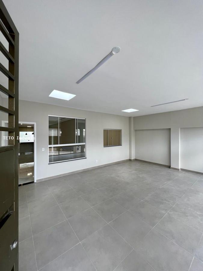 Casa à venda com 3 quartos, 200m² - Foto 4