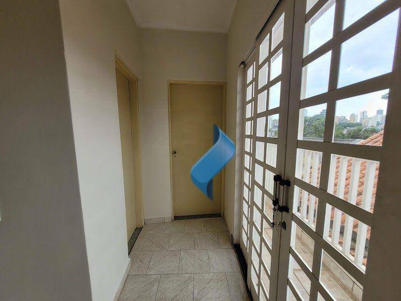 Casa para alugar com 6 quartos, 262m² - Foto 44