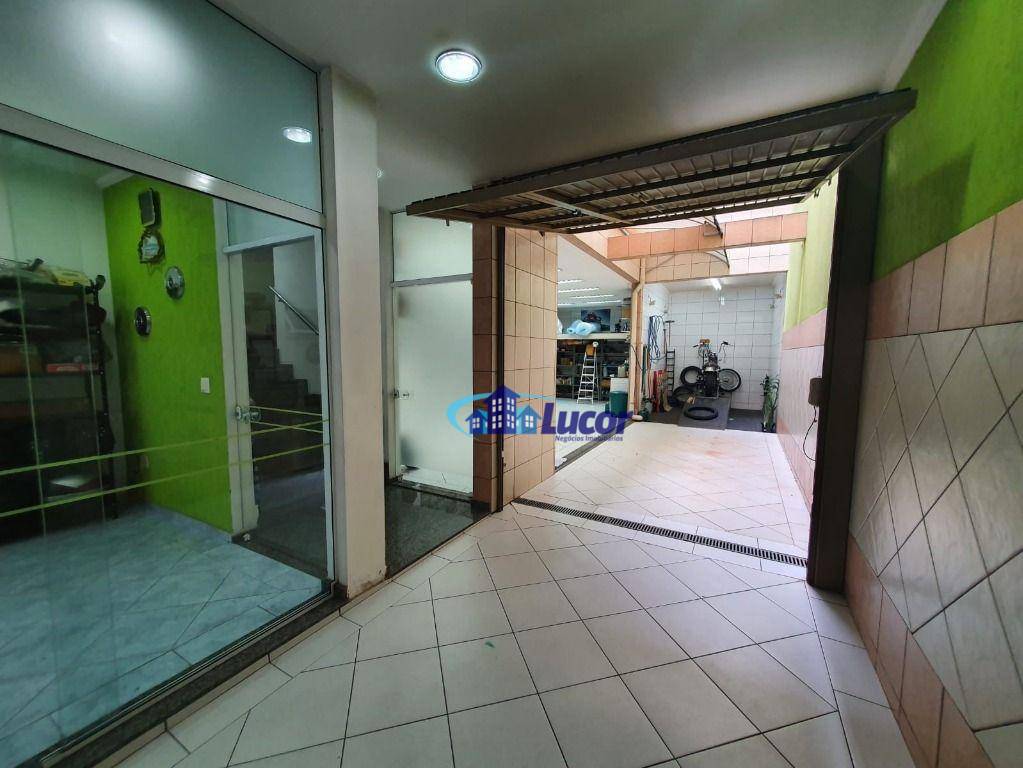 Sobrado à venda com 2 quartos, 300m² - Foto 5
