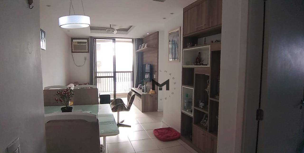 Apartamento à venda com 3 quartos, 75m² - Foto 2