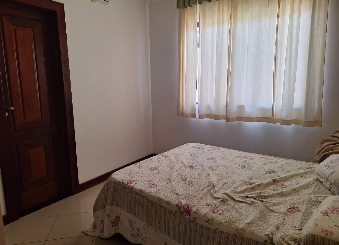 Casa de Condomínio para alugar com 6 quartos, 450m² - Foto 13