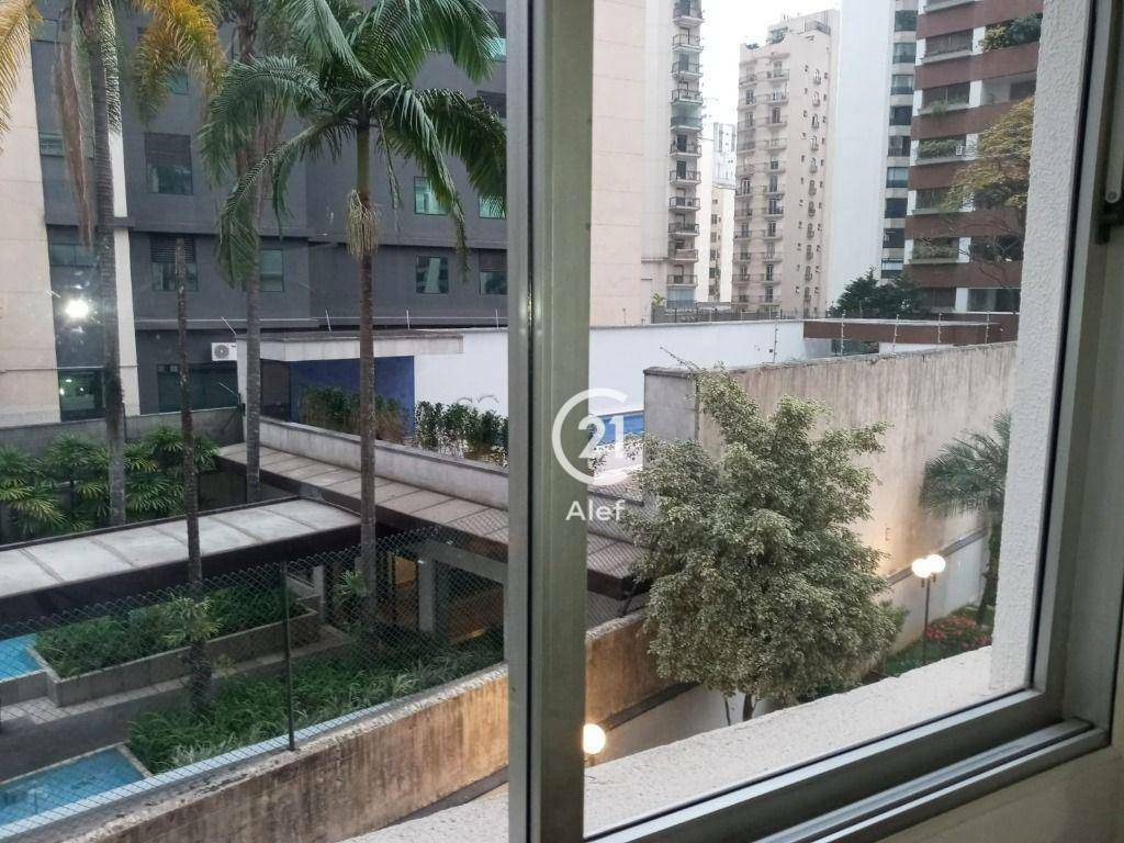 Apartamento à venda com 3 quartos, 130m² - Foto 2