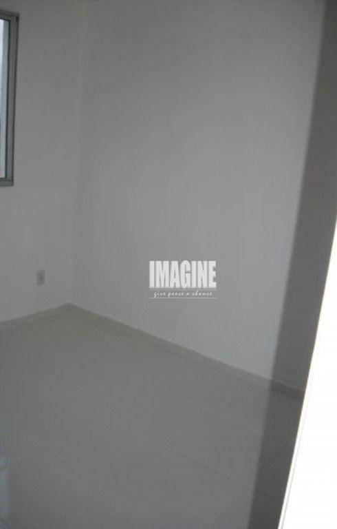 Apartamento à venda com 2 quartos, 44m² - Foto 2