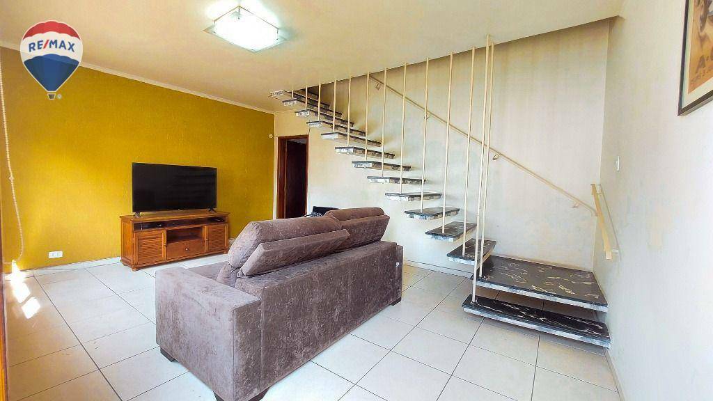 Casa à venda com 4 quartos, 160m² - Foto 2