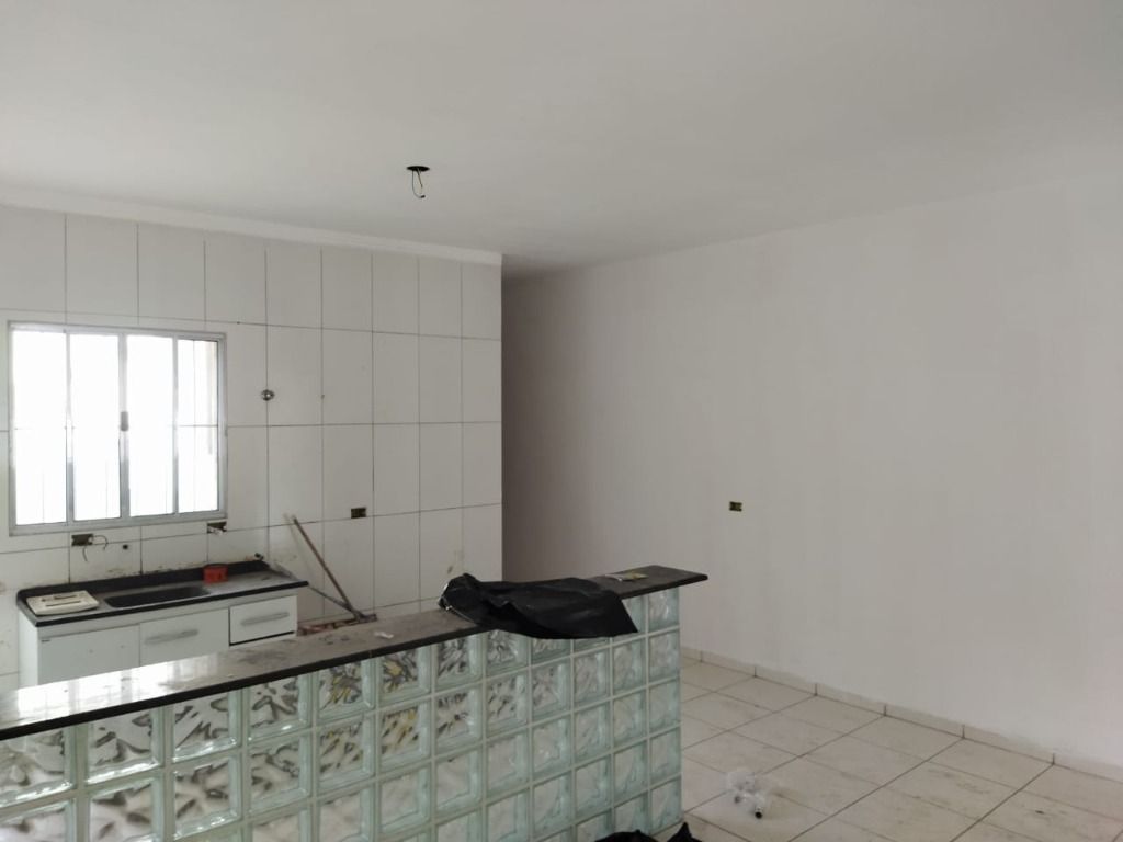 Casa à venda com 2 quartos, 90m² - Foto 1