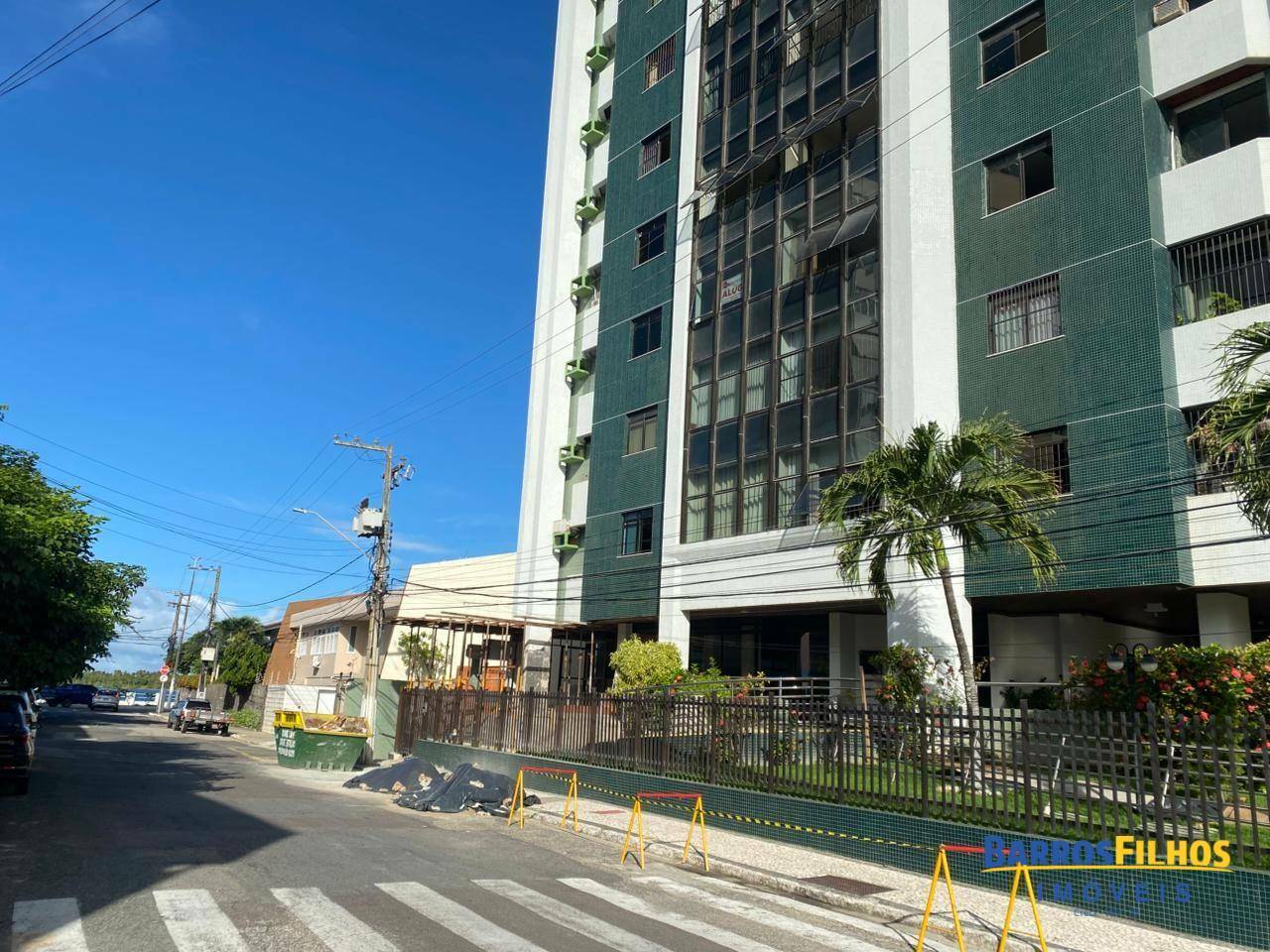 Apartamento para alugar com 3 quartos, 212m² - Foto 1
