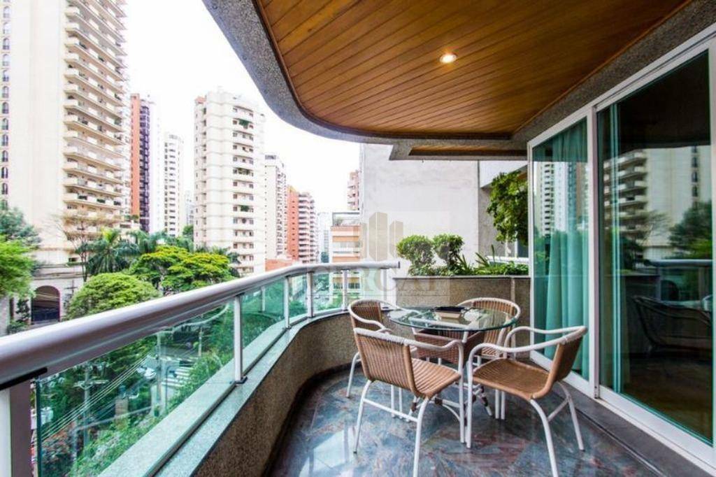 Apartamento à venda com 4 quartos, 335m² - Foto 2