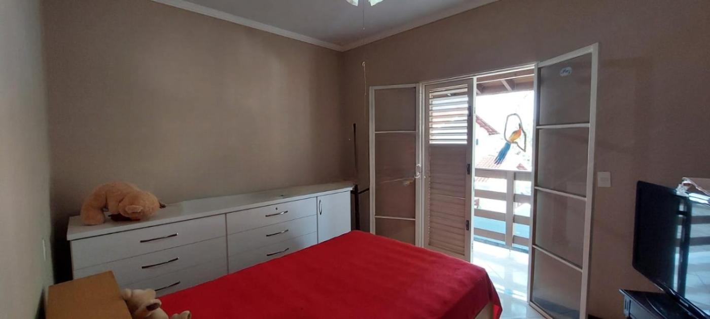 Casa de Condomínio para alugar com 3 quartos, 330m² - Foto 13