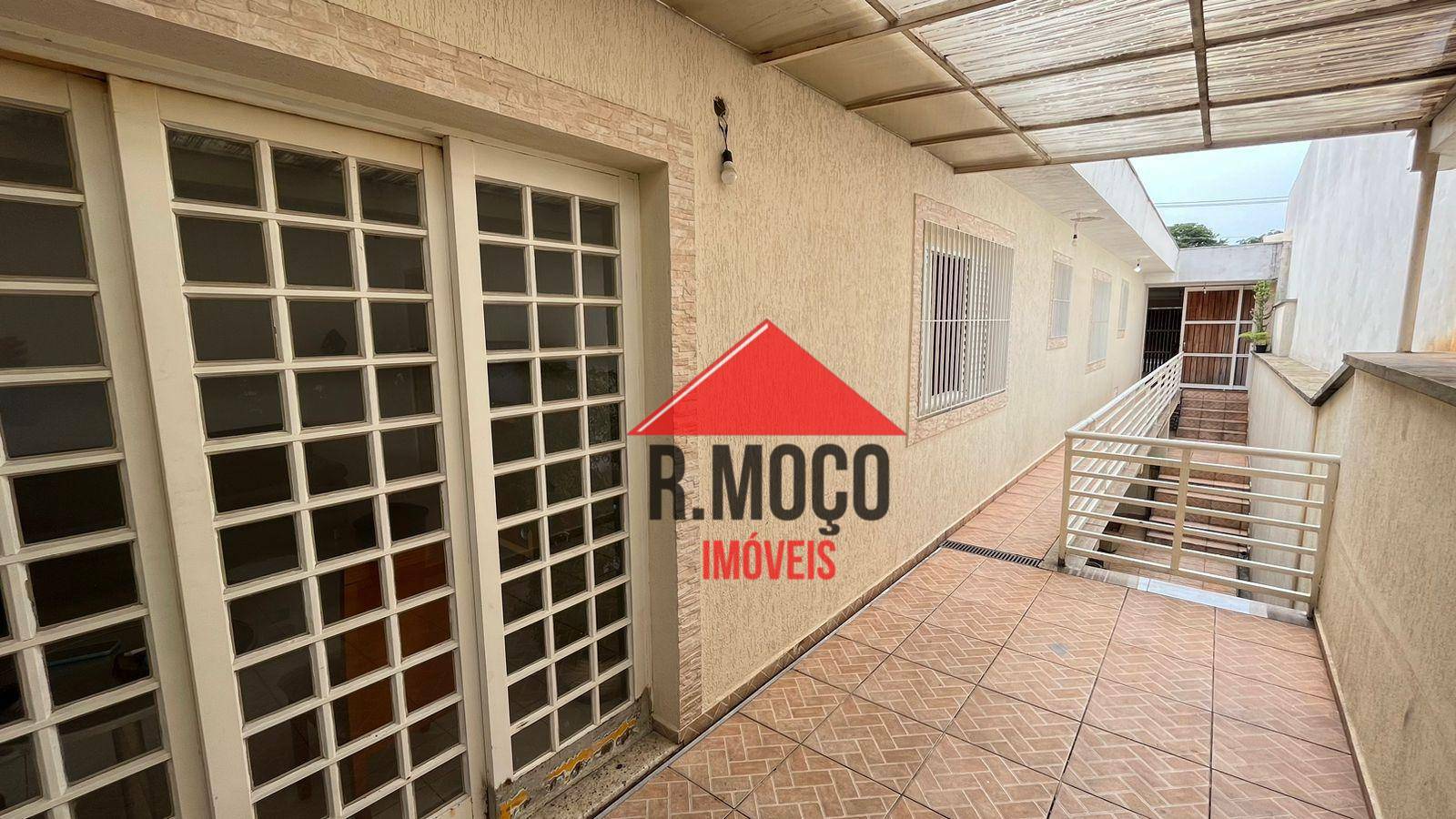 Sobrado à venda com 5 quartos, 315m² - Foto 1