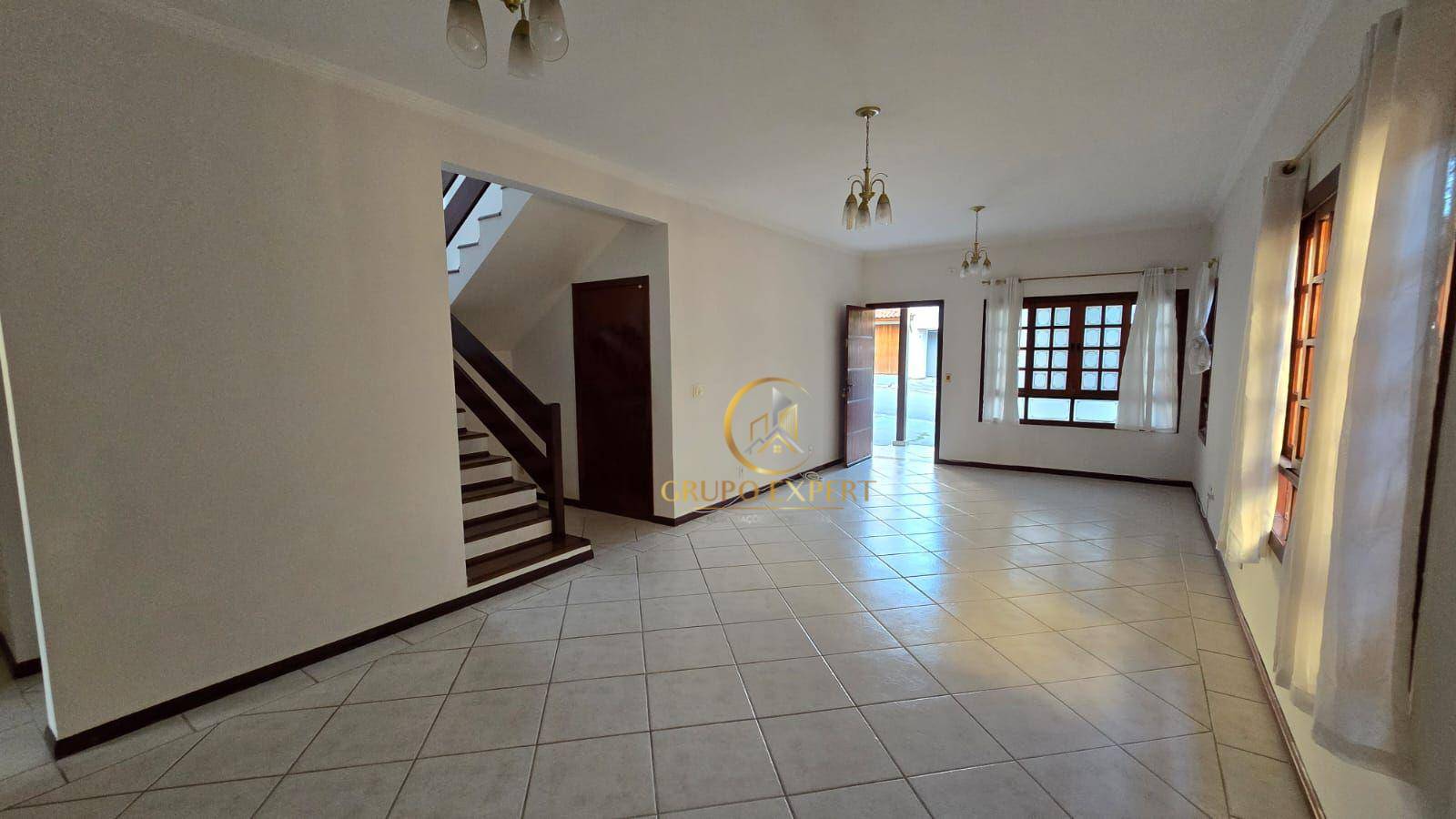 Sobrado para alugar com 4 quartos, 180m² - Foto 1