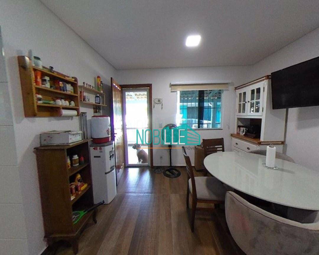 Casa à venda com 5 quartos, 200m² - Foto 19