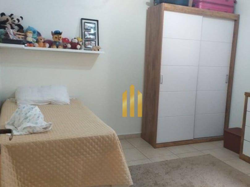 Casa à venda com 3 quartos, 300m² - Foto 2